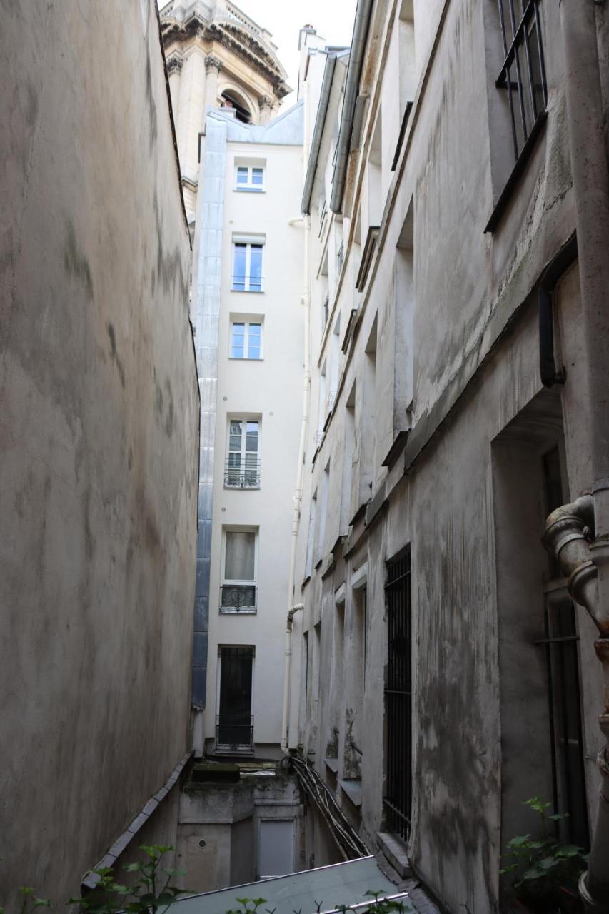 Superbe T3 Terrasse Coeur de Paris Historique 1