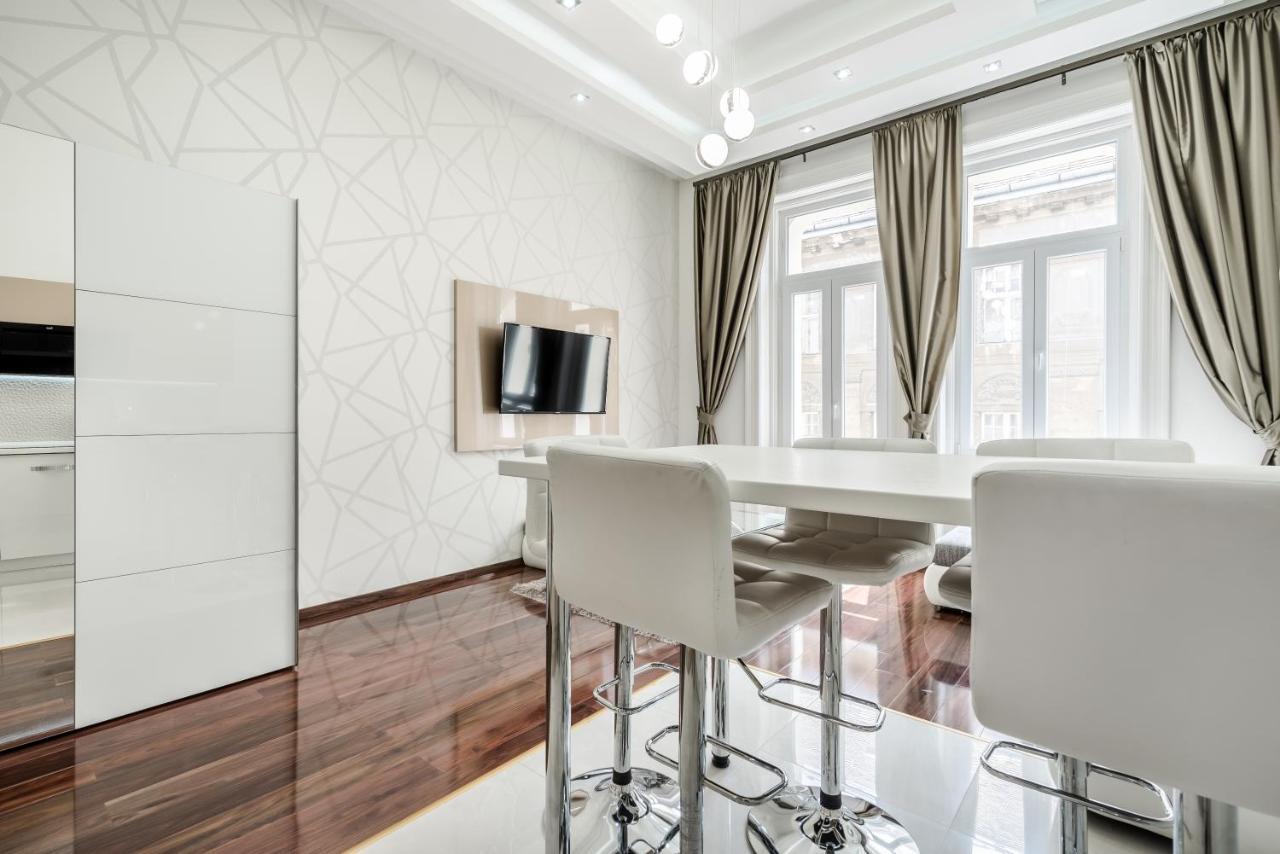 Luxury Apartment with Free Garage And Balcony in the Center 1