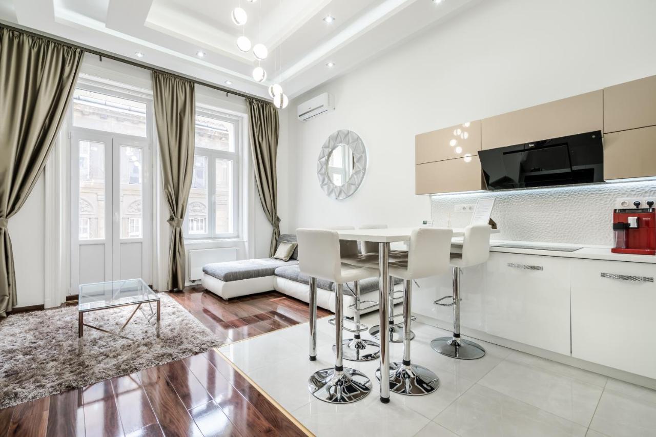 Luxury Apartment with Free Garage And Balcony in the Center