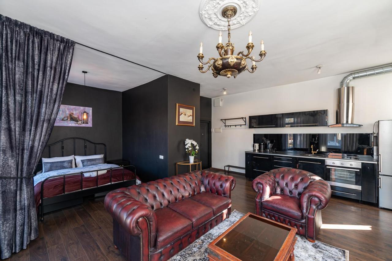 Retro Studio Old Town Apartment by Hostlovers 2