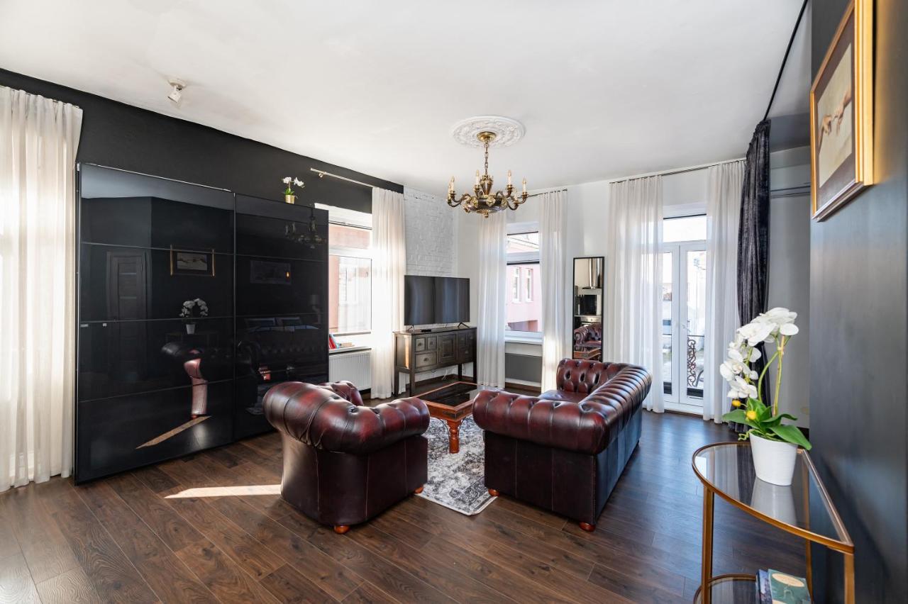 Retro Studio Old Town Apartment by Hostlovers 1