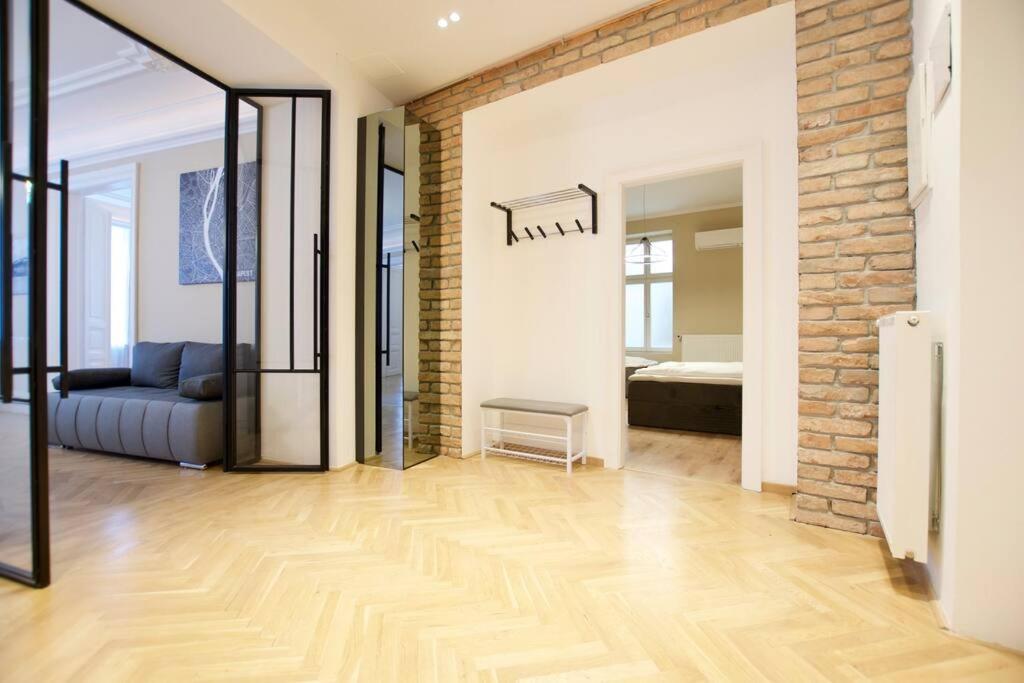 Premium Apartment by Hi5 - Ferenciek Tere - 3 Bdr 1