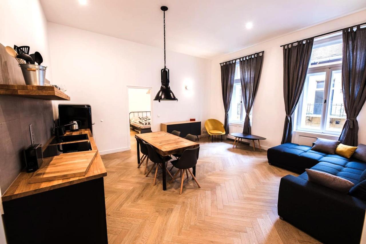 Iranyi Home - Flat in the Heart of Downtown (Adults Only) 1