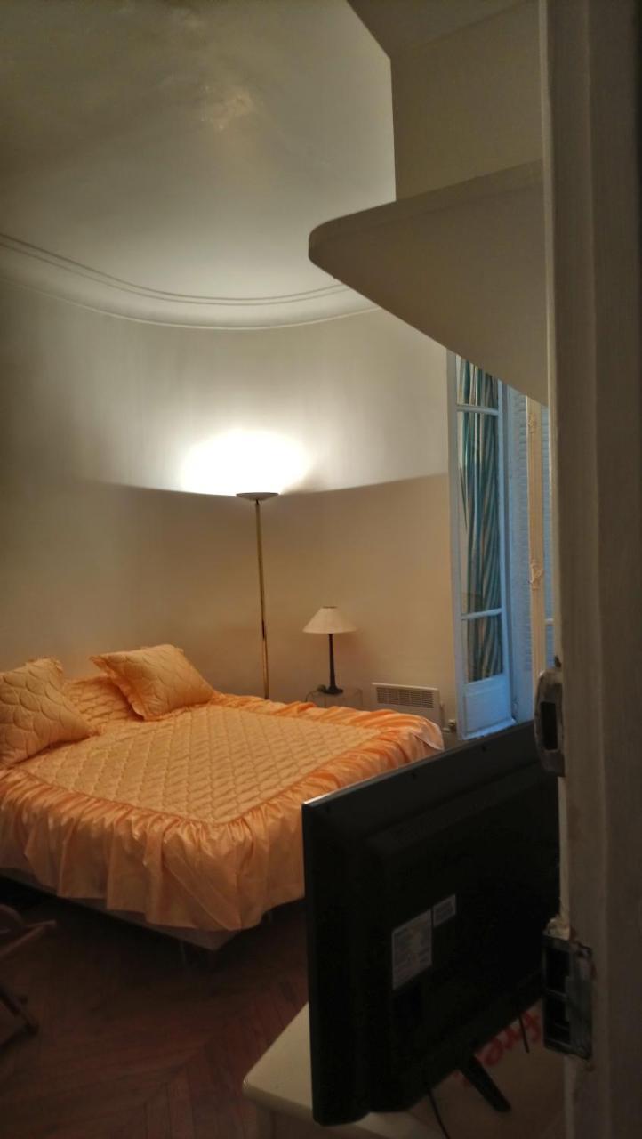 Toureifelchampselysee (Adults Only) 2