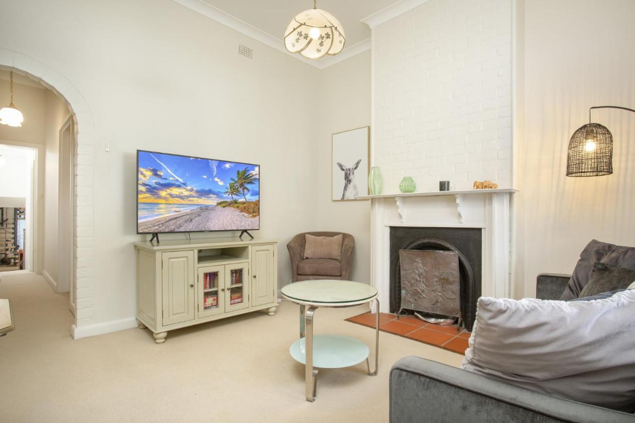 Comfortable Terrace in Central Location 1