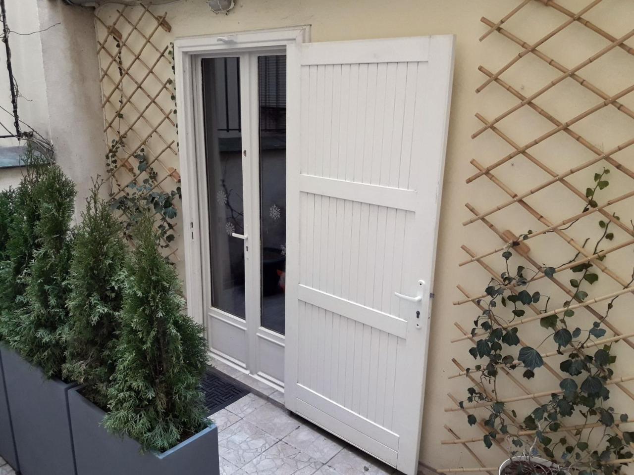 Romantic Tiny House Inside Montmartre (Adults Only) 1