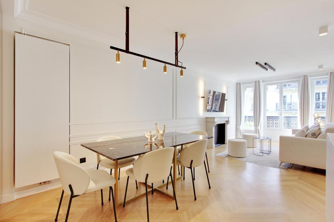 Stunning Apartment with View at the Very Heart of Paris 1