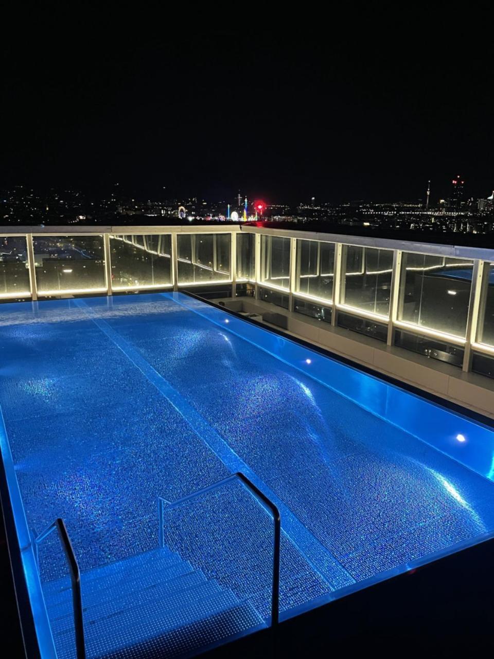 Royal Swan Skyline, Wien 2