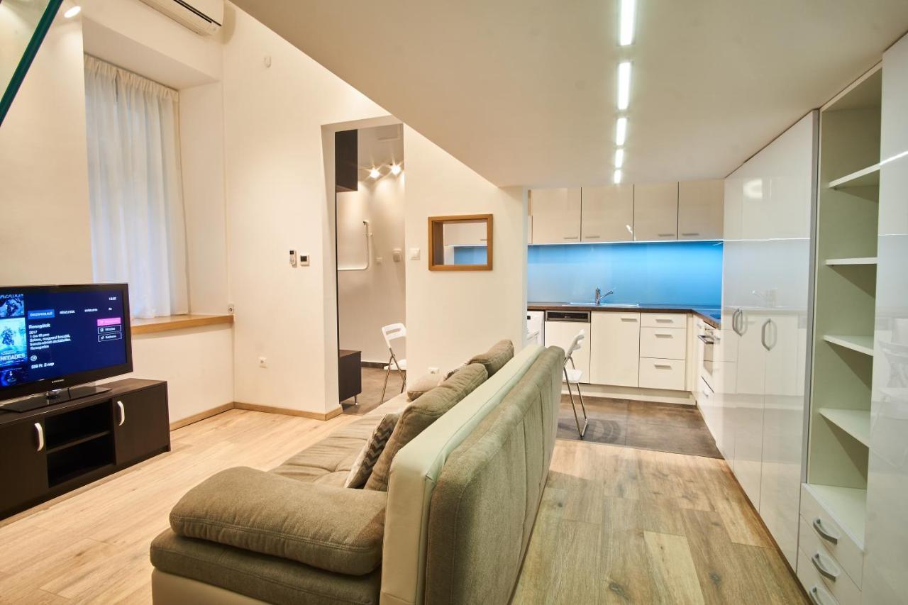 V27 Apartment | Hostaid (Adults Only) 2