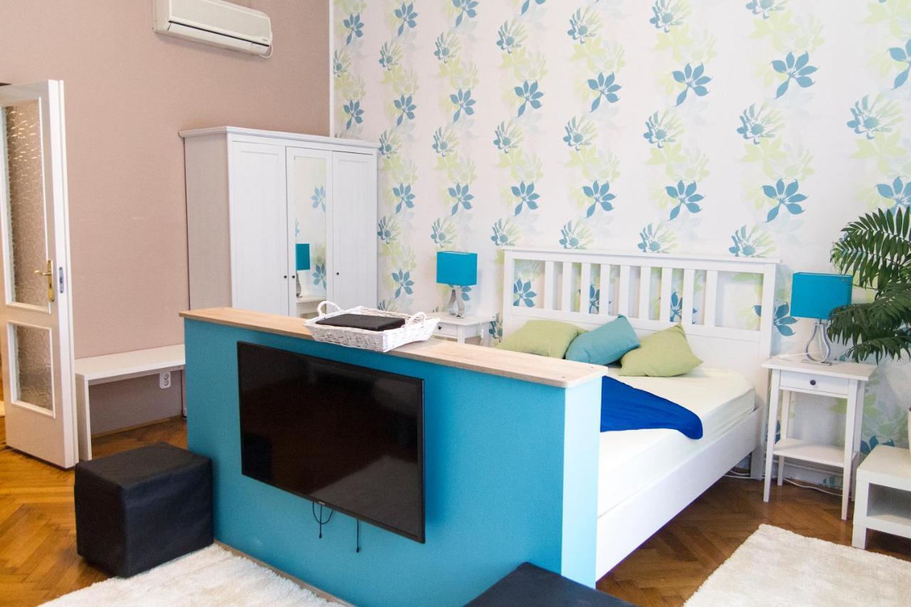 Chic And Very Central