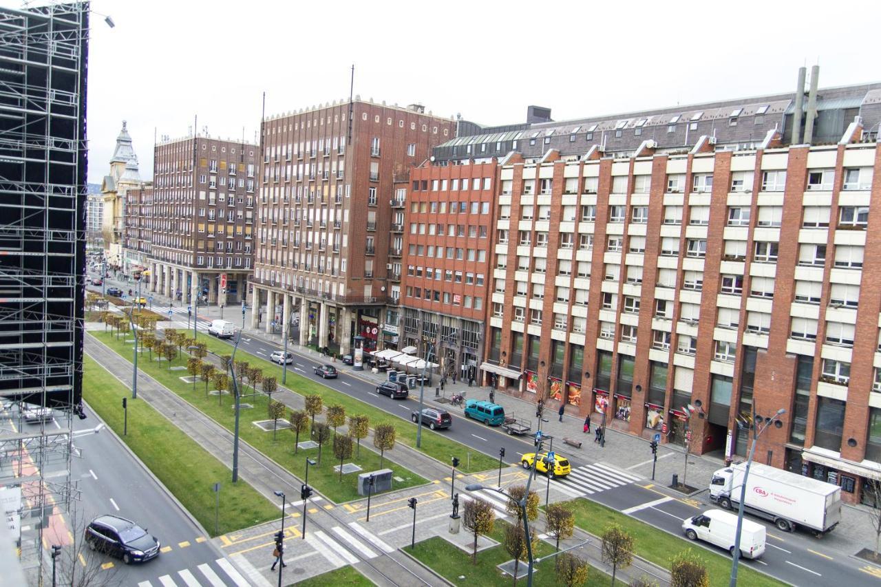 Chic And Very Central 1