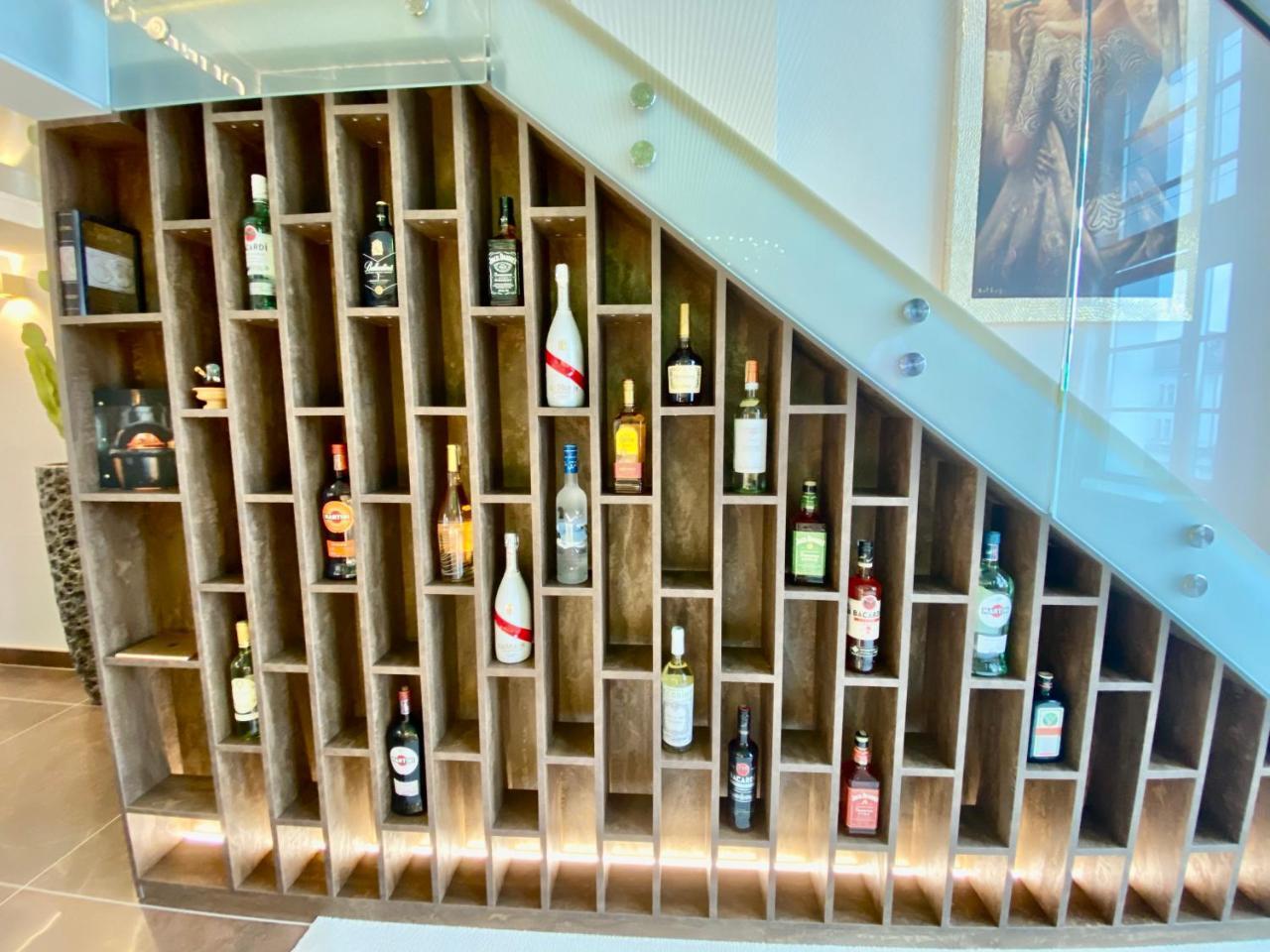 Luxury Queen V Apartment with Jacuzzi 1