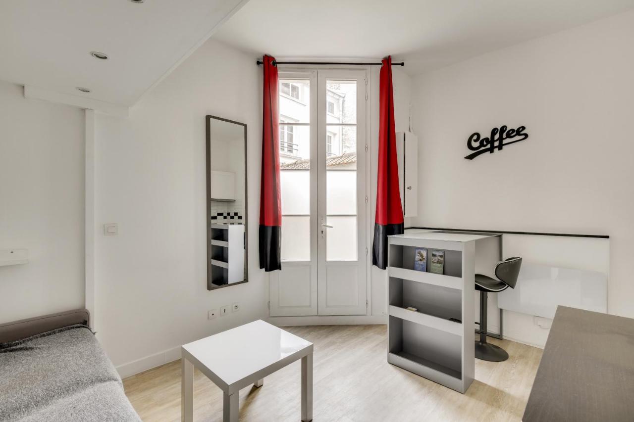 Le Black And White - Trianon (Adults Only)