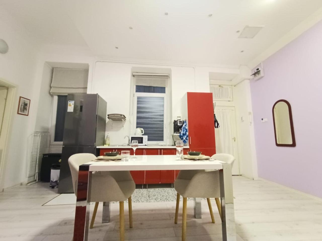 Yes, Yes! Lovely Apartment Good Amenities Budapest Center 1