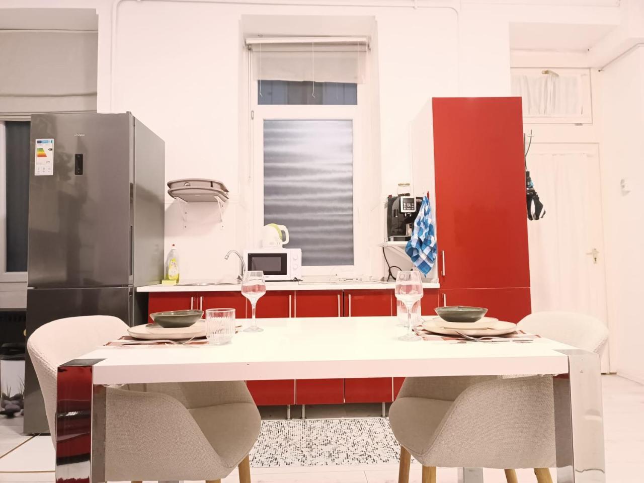 Yes, Yes! Lovely Apartment Good Amenities Budapest Center 2