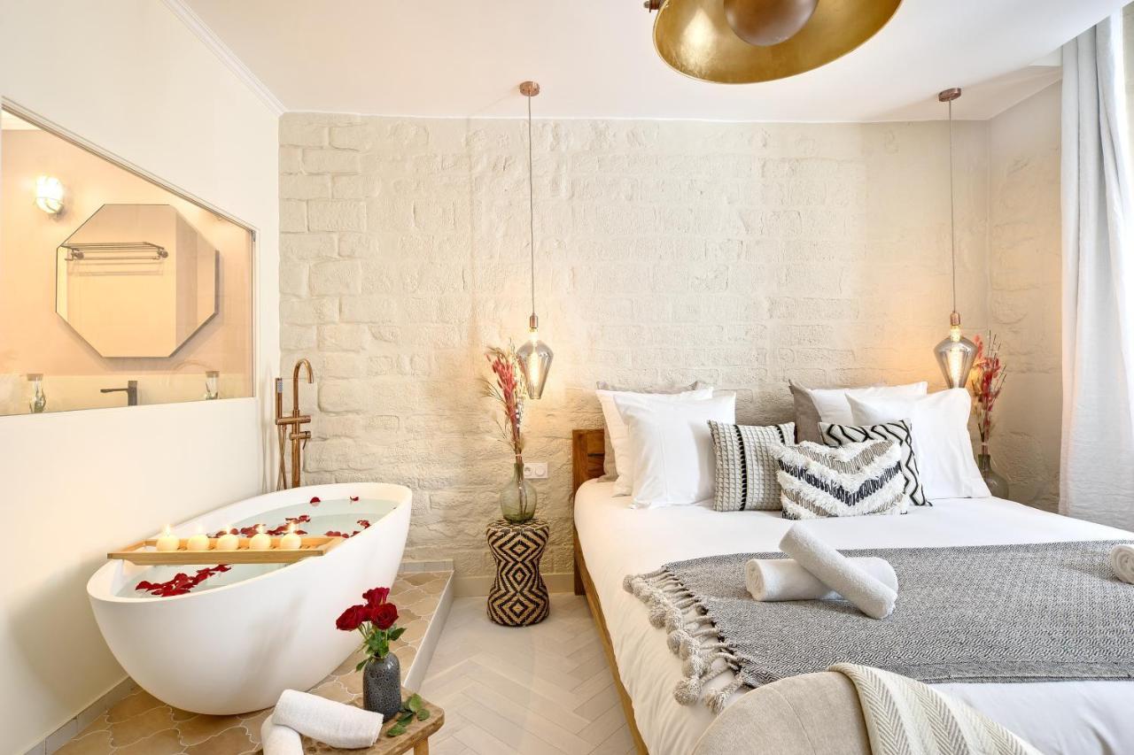 The Charming Luxembourg Garden (Adults Only)