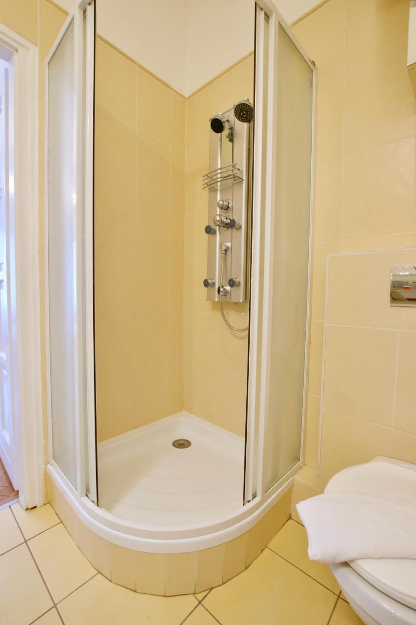 Standard Apartment by Hi5 - Madach Imre 1 2