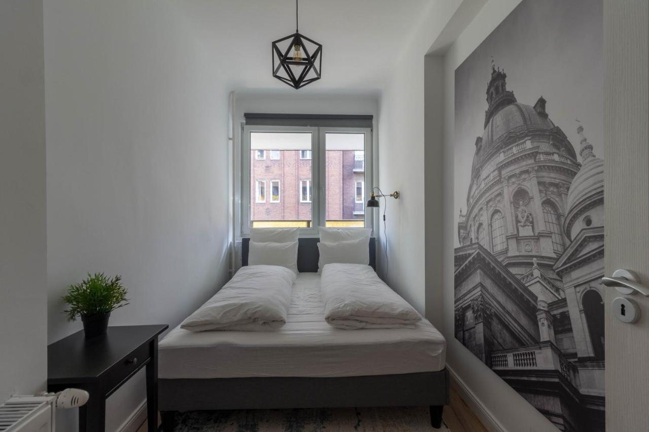 Standard Apartment by Hi5 - Madach 1