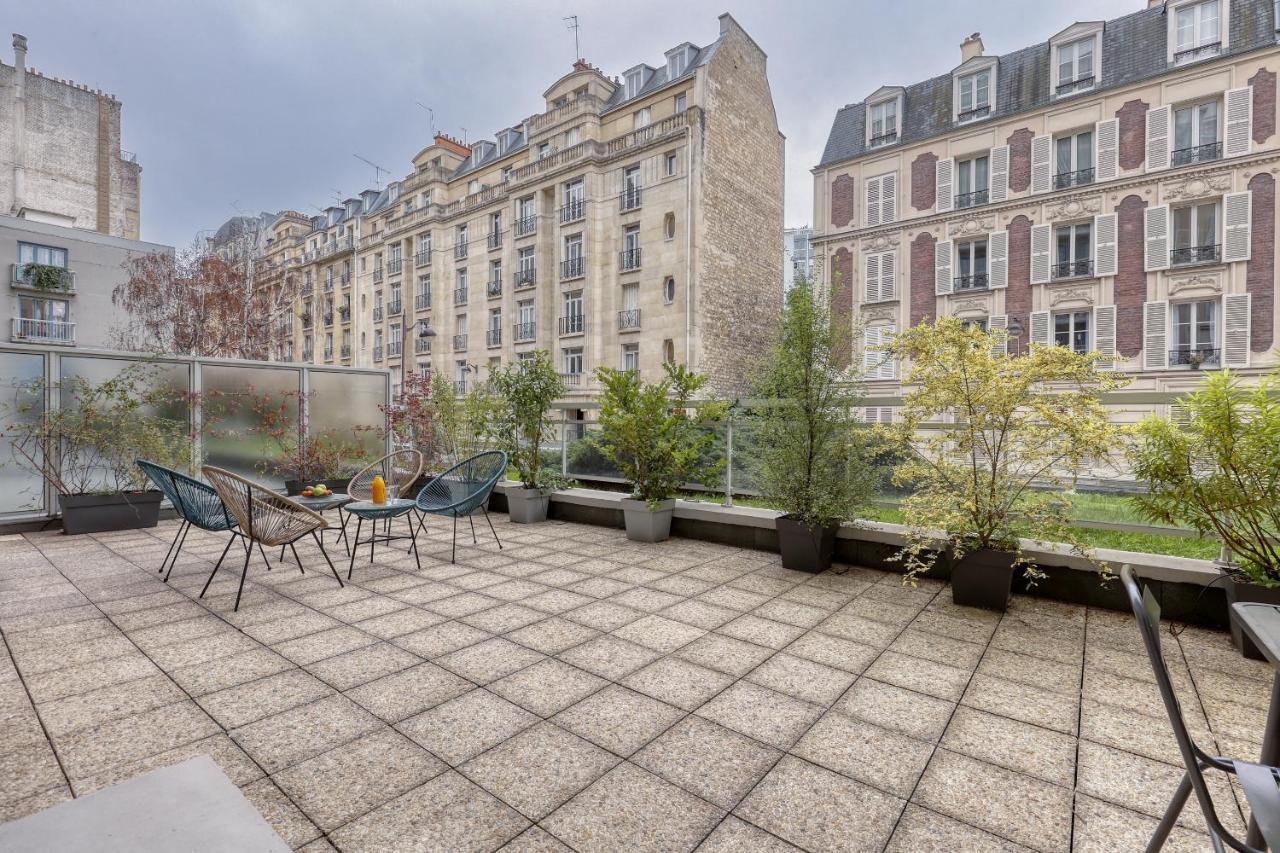 Branded New 4 Bdrs Flat - Huge Terrace - Prime Loc 2