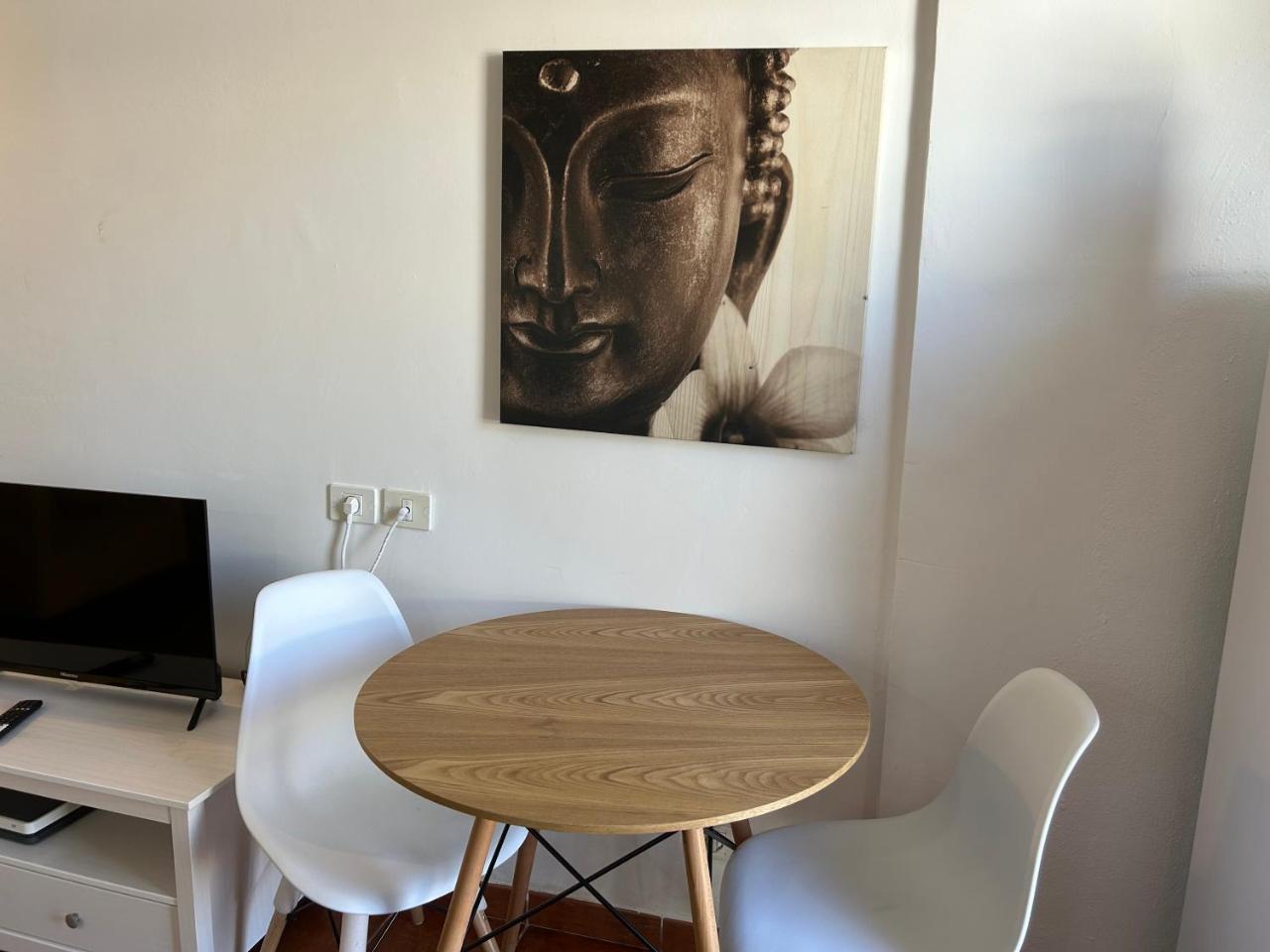 Practical And Cozy Apartment in Southern Arona 2