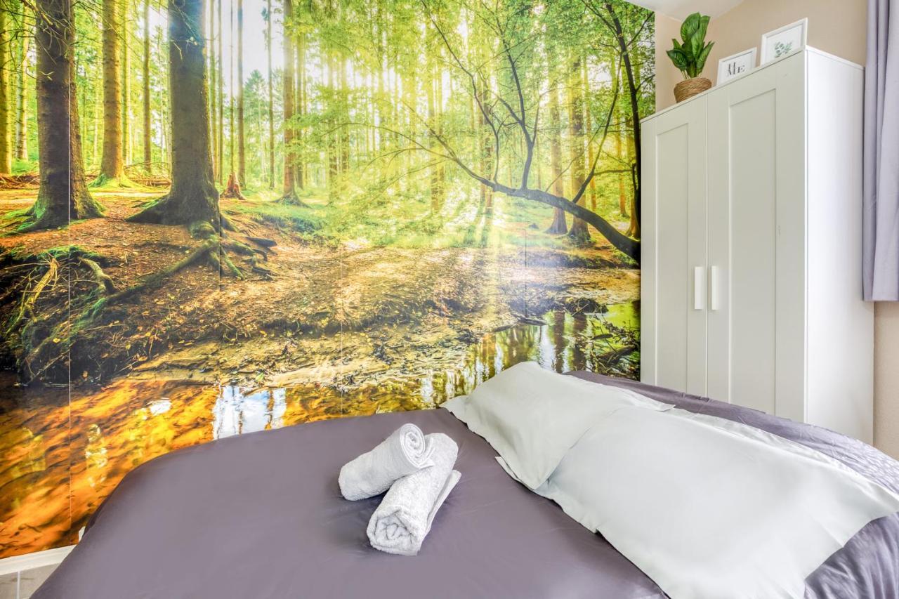 Studette la Foret Enchantee - Rer C (Adults Only)
