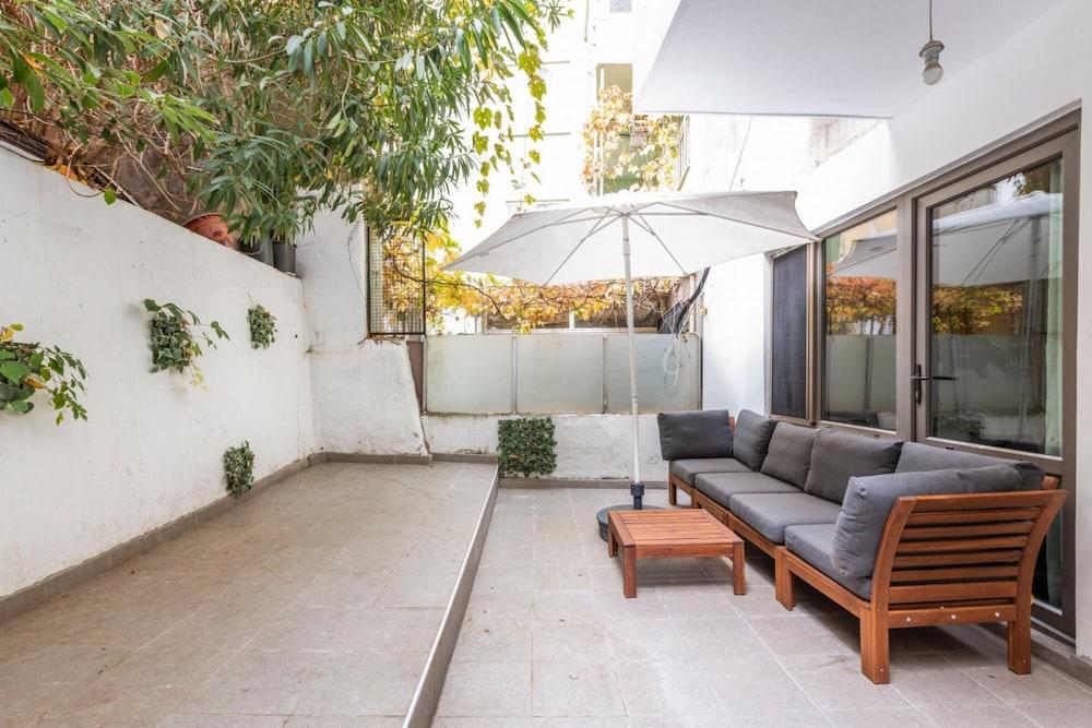 Sleek And Central Flat with Backyard in Besiktas 2