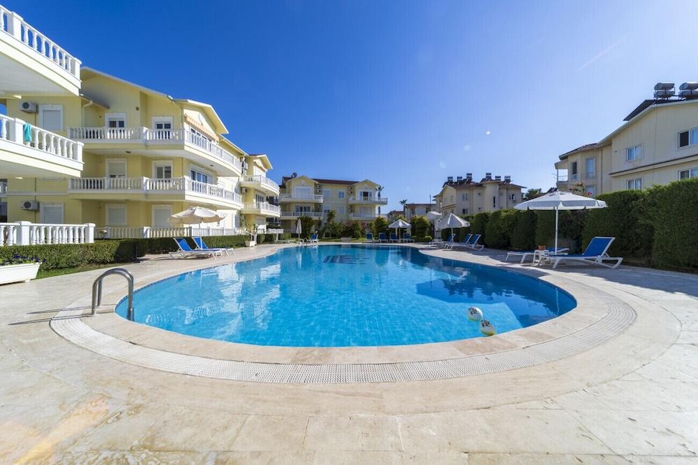 Flat with Balcony And Shared Pool in Belek 2