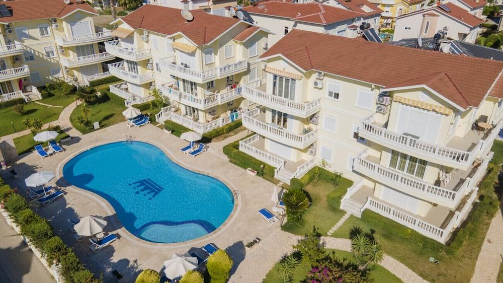 Flat with Balcony And Shared Pool in Belek