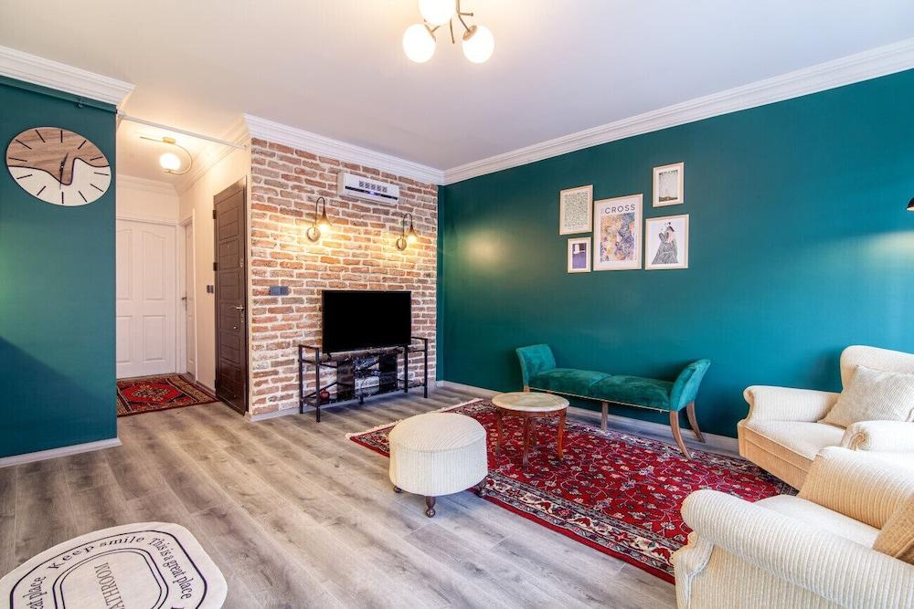 Fabulolus Flat Near Kennedy Avenue in Fatih 2