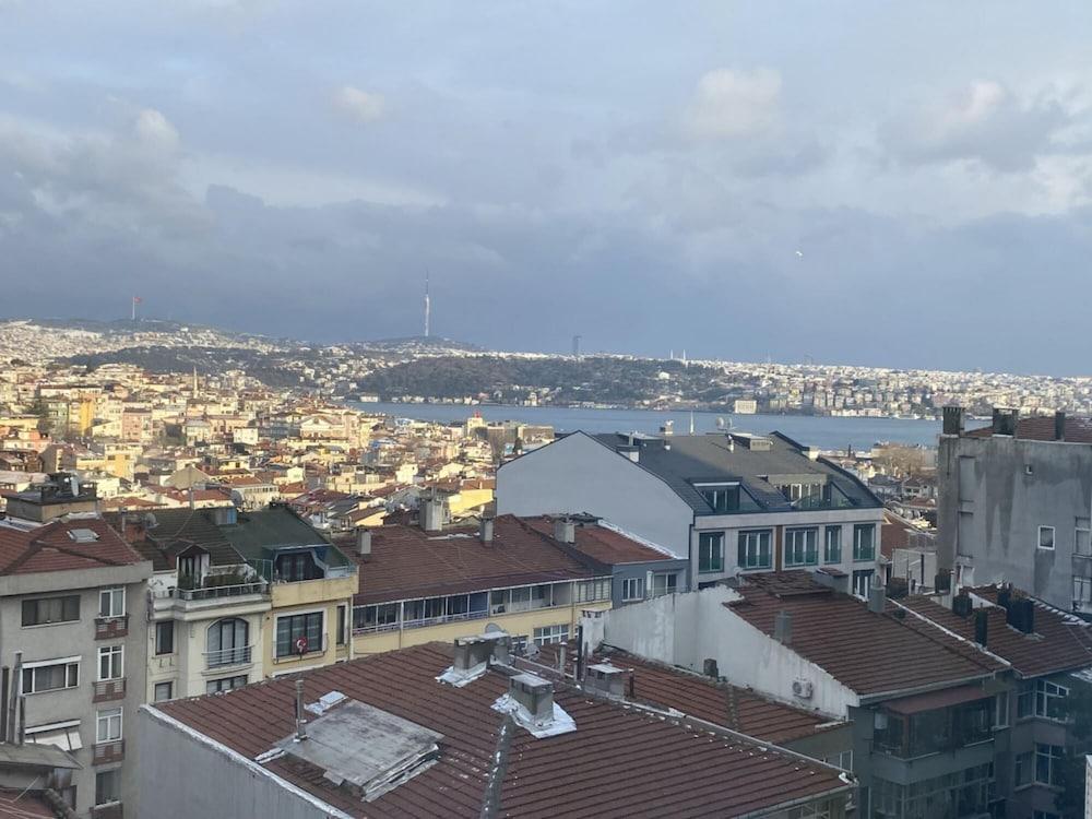 Missafir Charming Flat with Bosphorus View 1