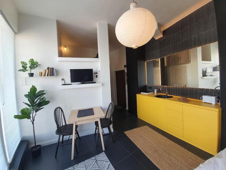 Beauty on the Rooftop with AC And Rooftop Terrace 2