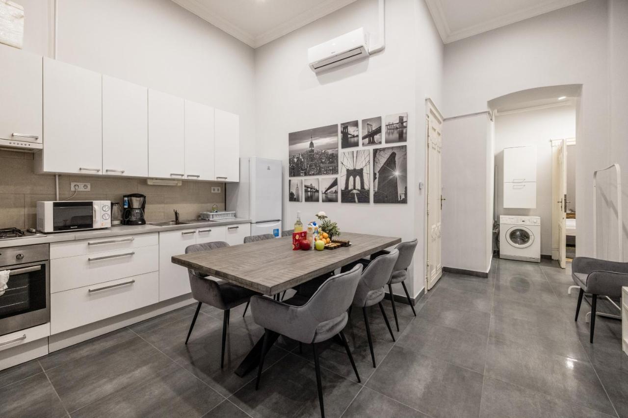 Prime Time Vaci Budapest 1