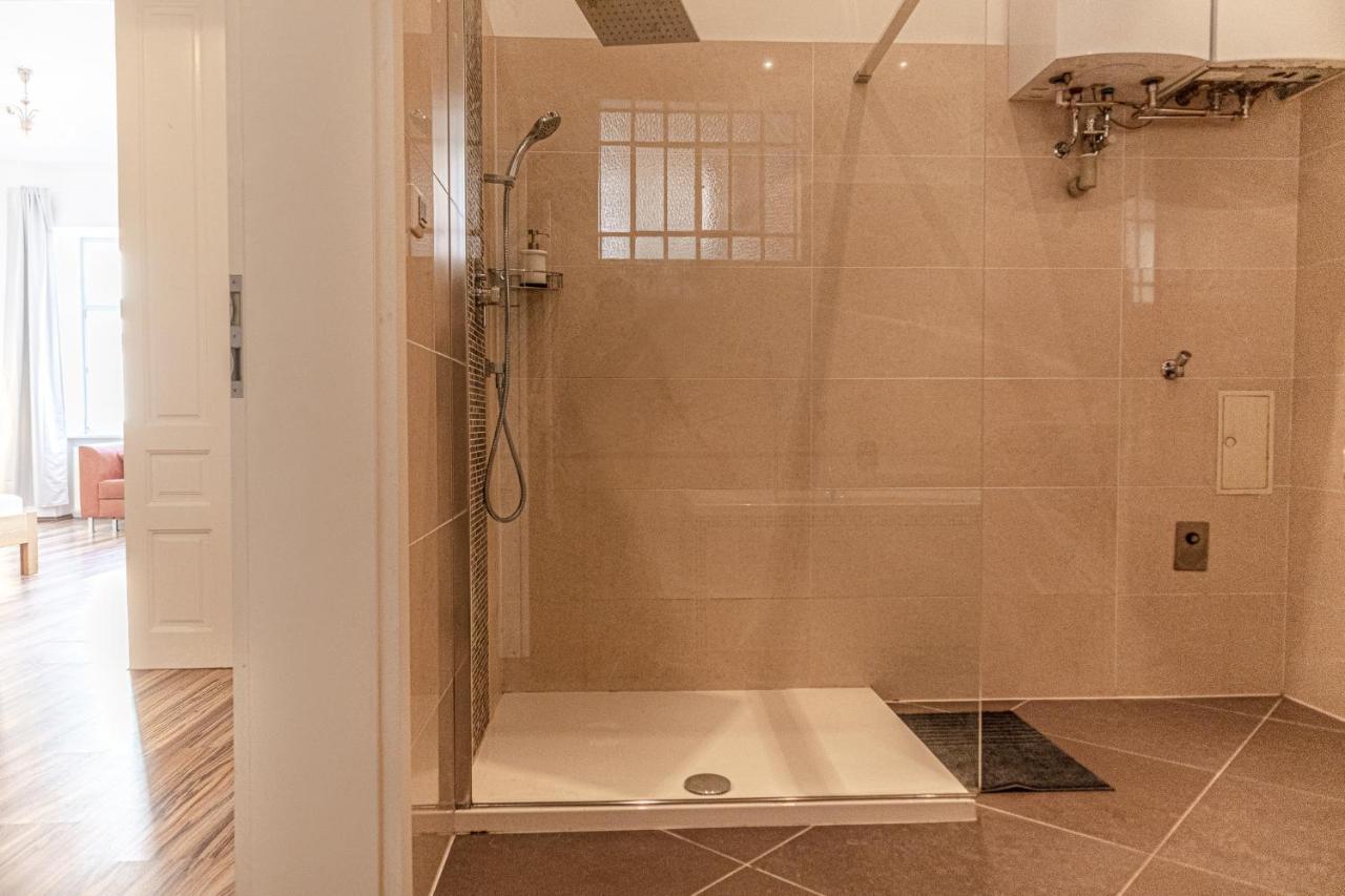 Bright & Stylish, 2 Neighboring Apartments - 4brs