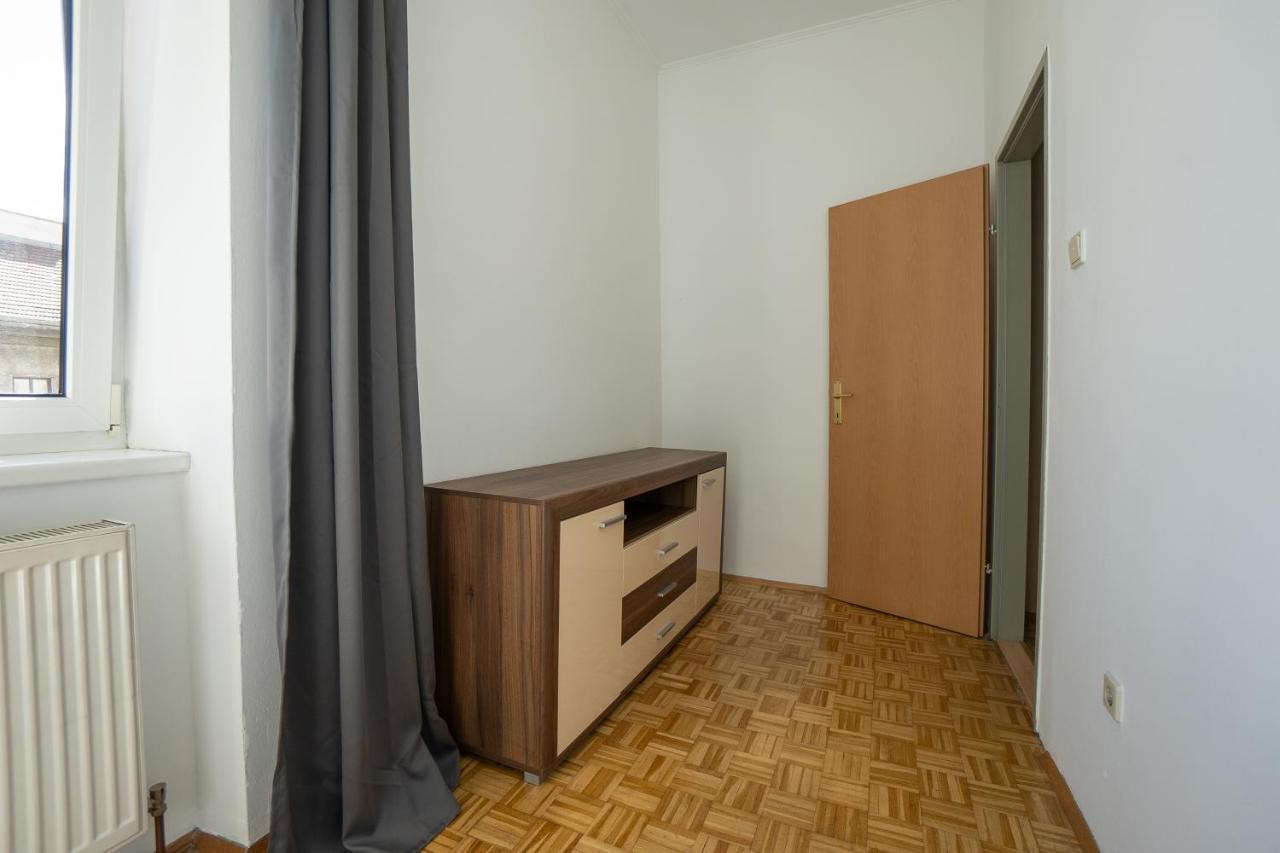 Two Bedrooms Family Nice Apartment 2