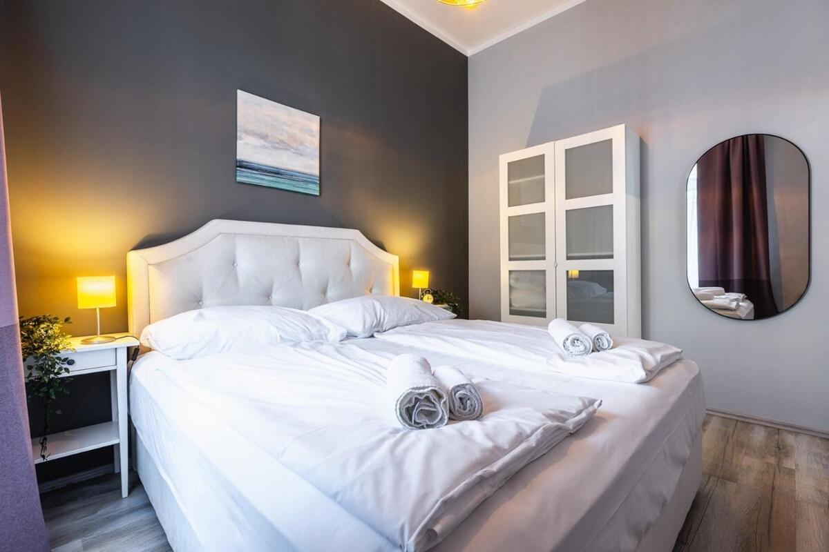 Beautiful New Apartment Near City Center