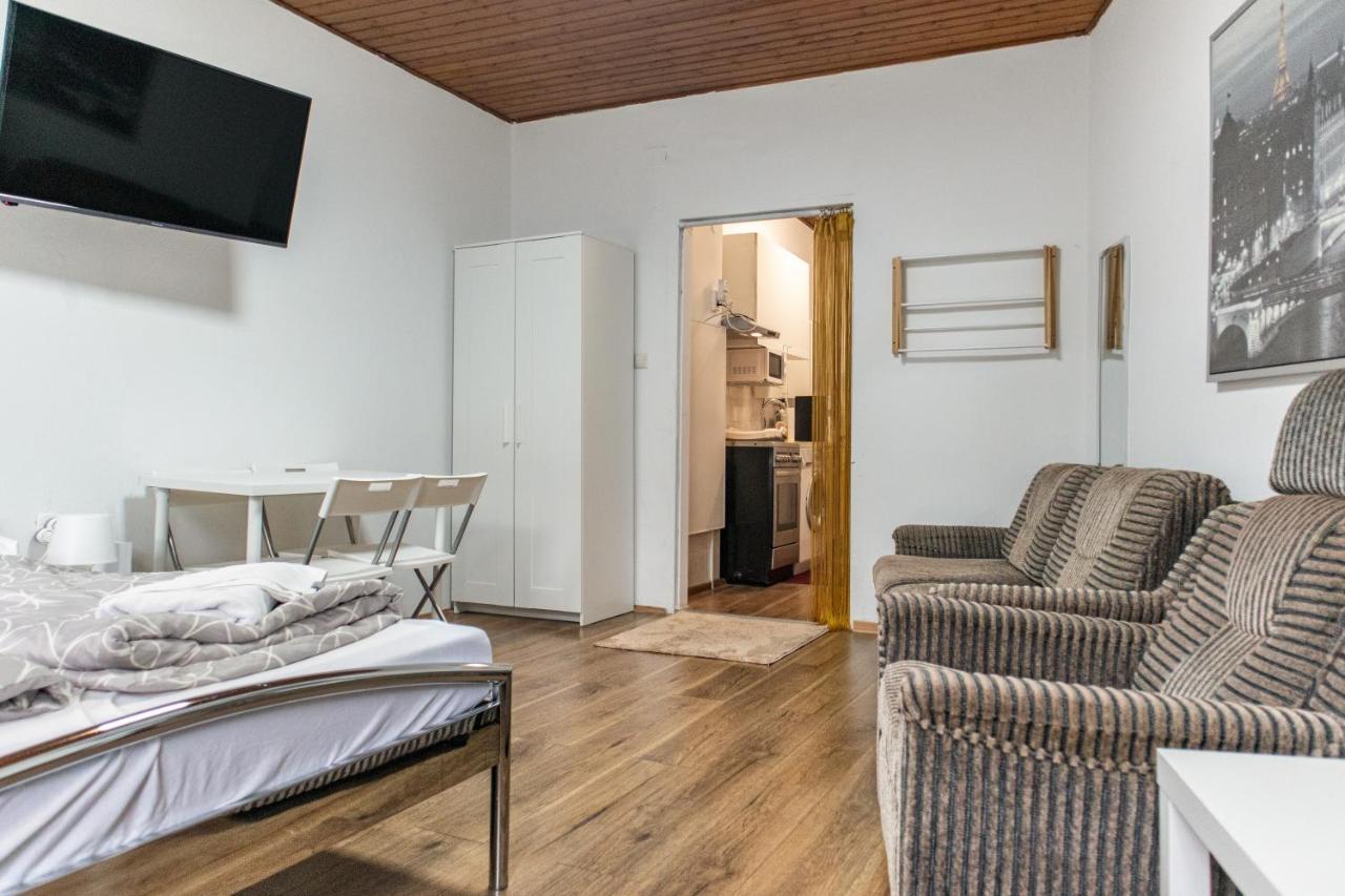 Neat Studio W/ Free Coffee Near Millenium Tower 1