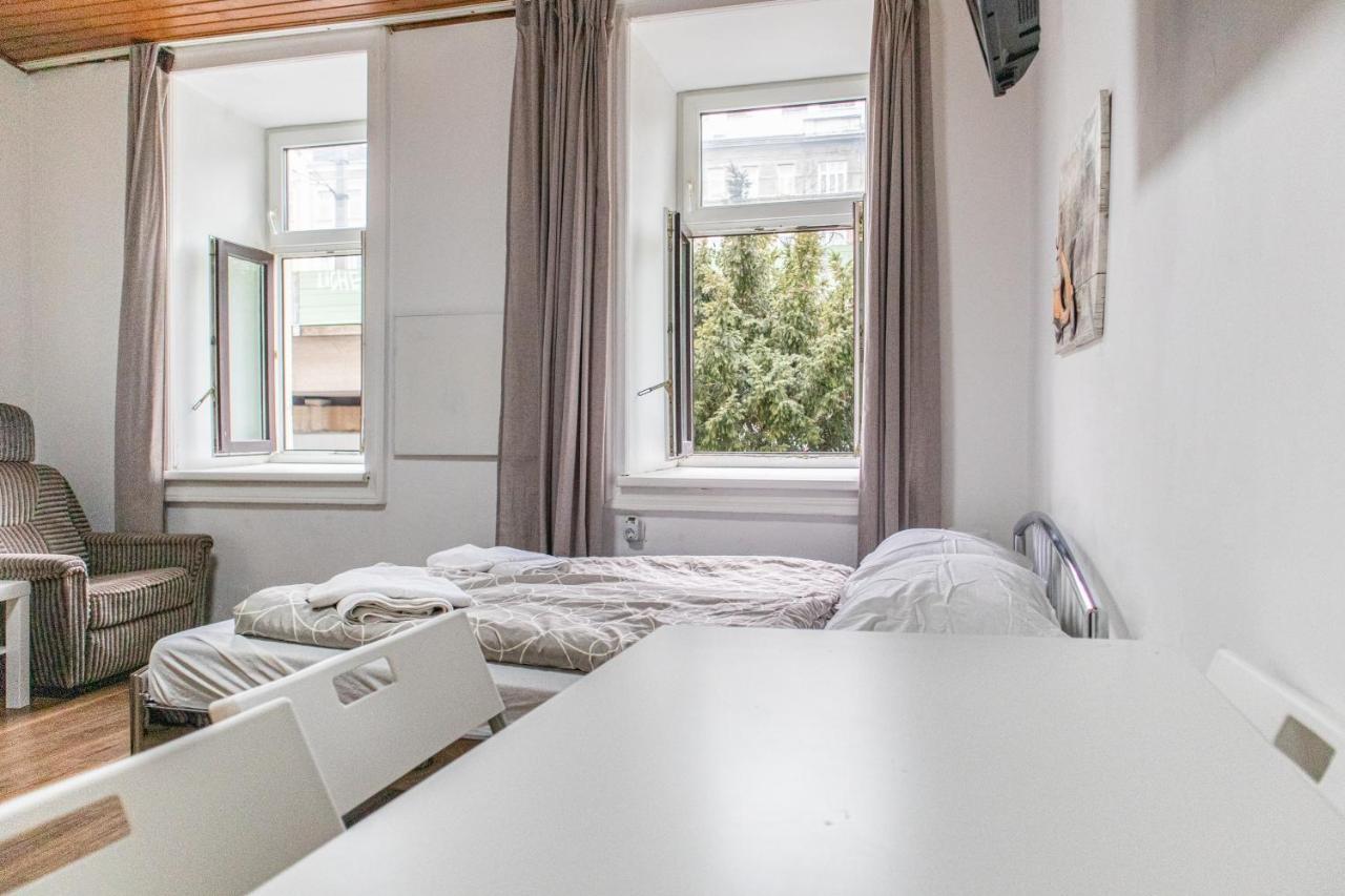 Neat Studio W/ Free Coffee Near Millenium Tower 2