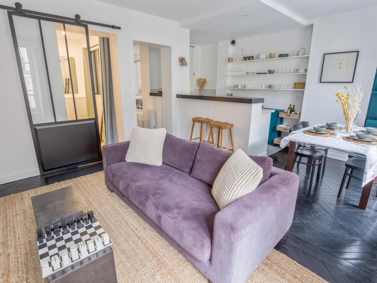 Newly Remodeled 2bed Apt with Elevator - Mobility Lease for Students And Work Only- Minimum 30 Night Stays