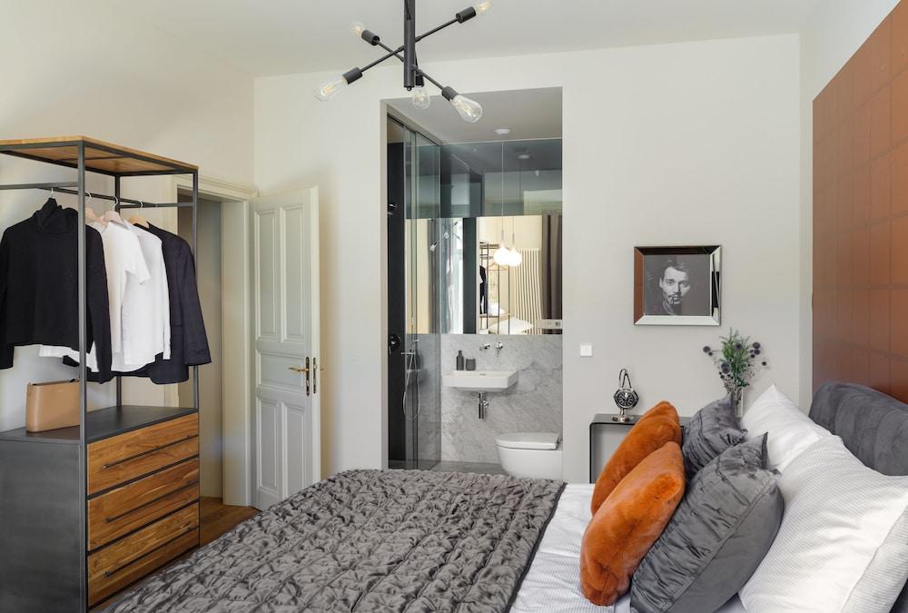 Mn6 Luxury Suites by Adrez Living 1