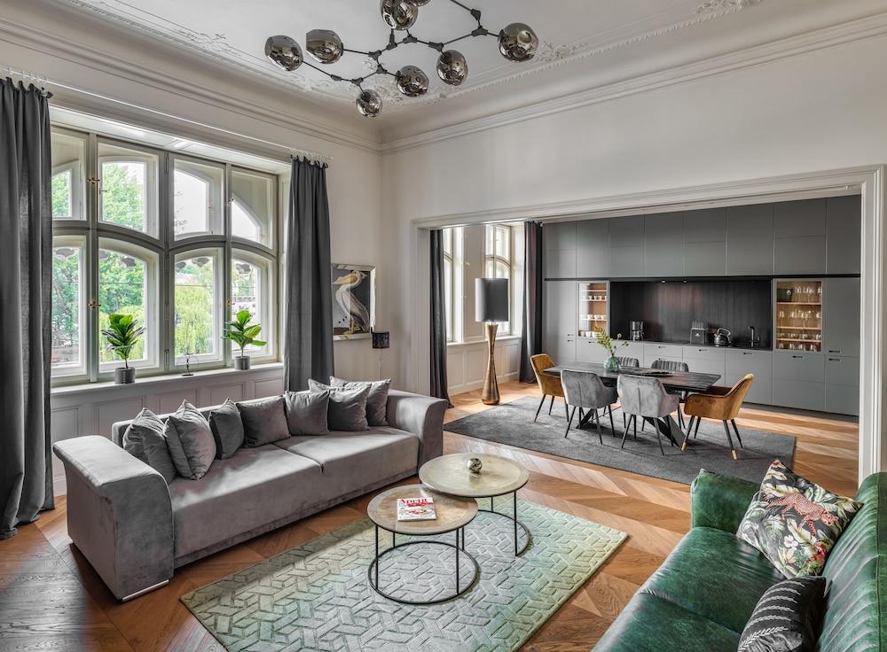 Mn6 Luxury Suites by Adrez Living