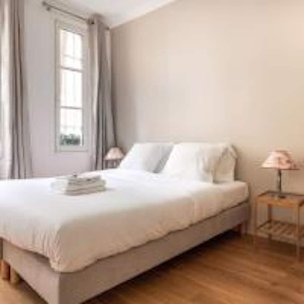 Eiffel Tower Lourmel Residence 1