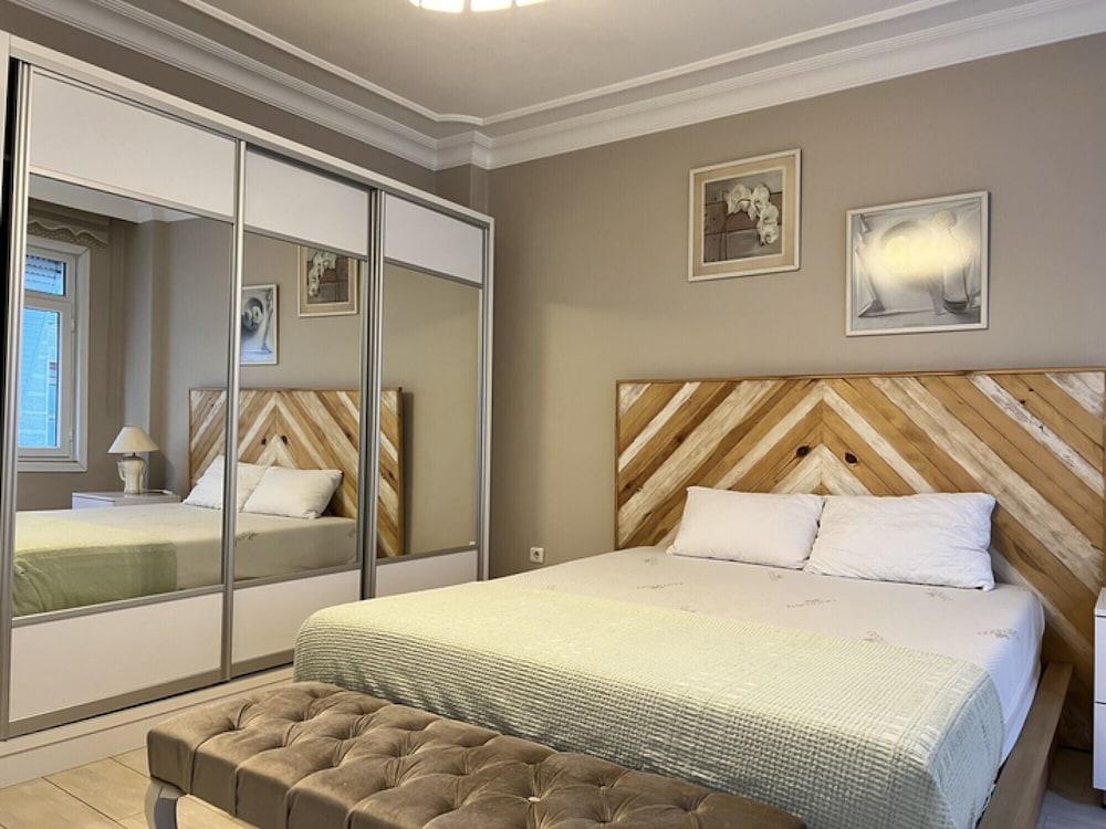 Sleek Flat Close To Osmanbey Metro Station 2