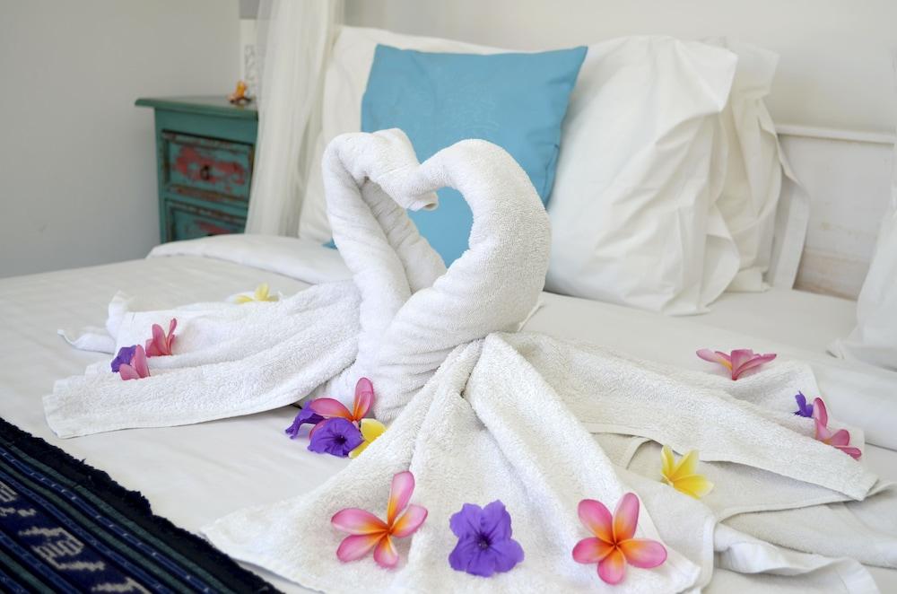 "Stunning 4 Bedrooms Private Pool Villa in Canggu" 2