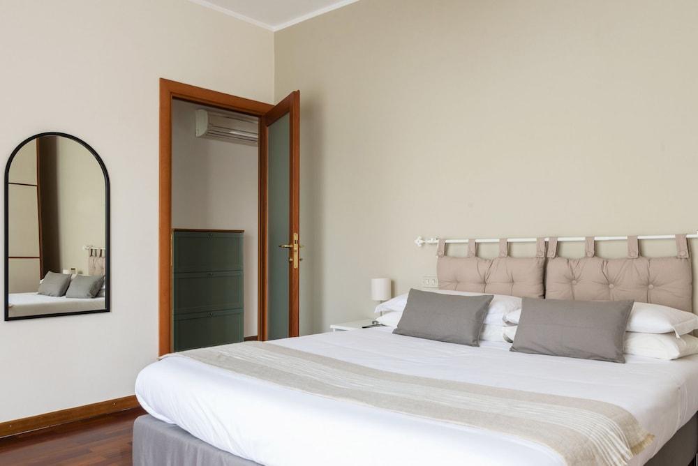 Home at Hotel Reina 1