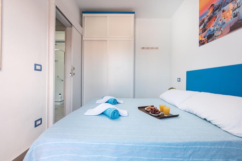 Riva Guest House Los Abrigos 1