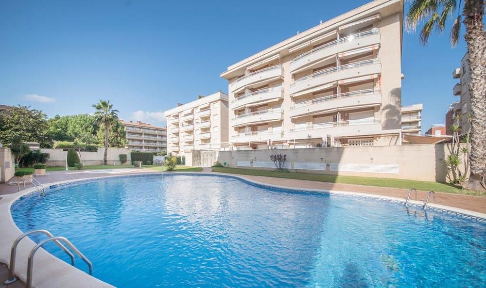 Anna Apartment in Front of the Beach (R78)