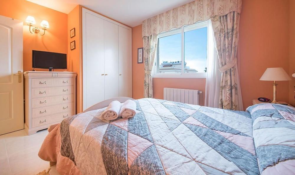 Anna Apartment in Front of the Beach (R78) 1