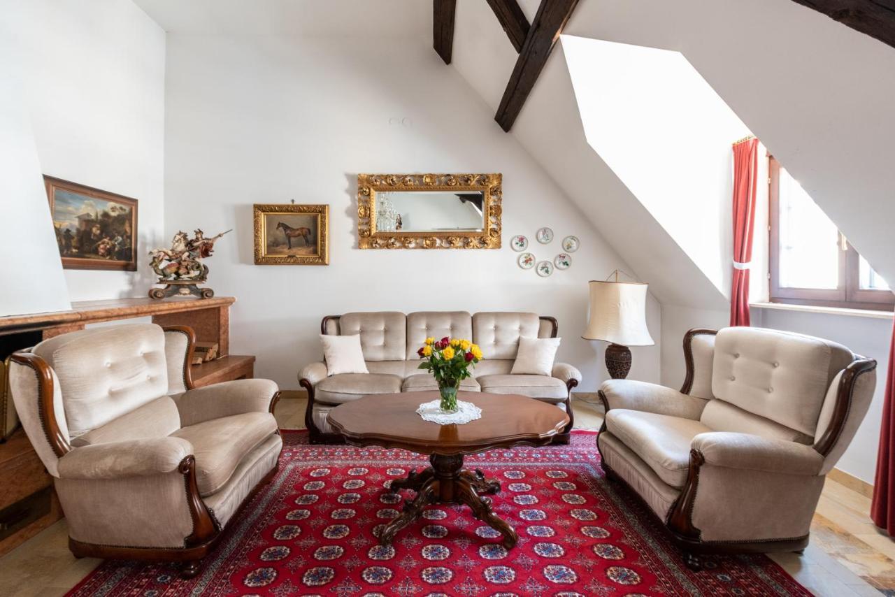 Discover the Old Town From a Royal Residence