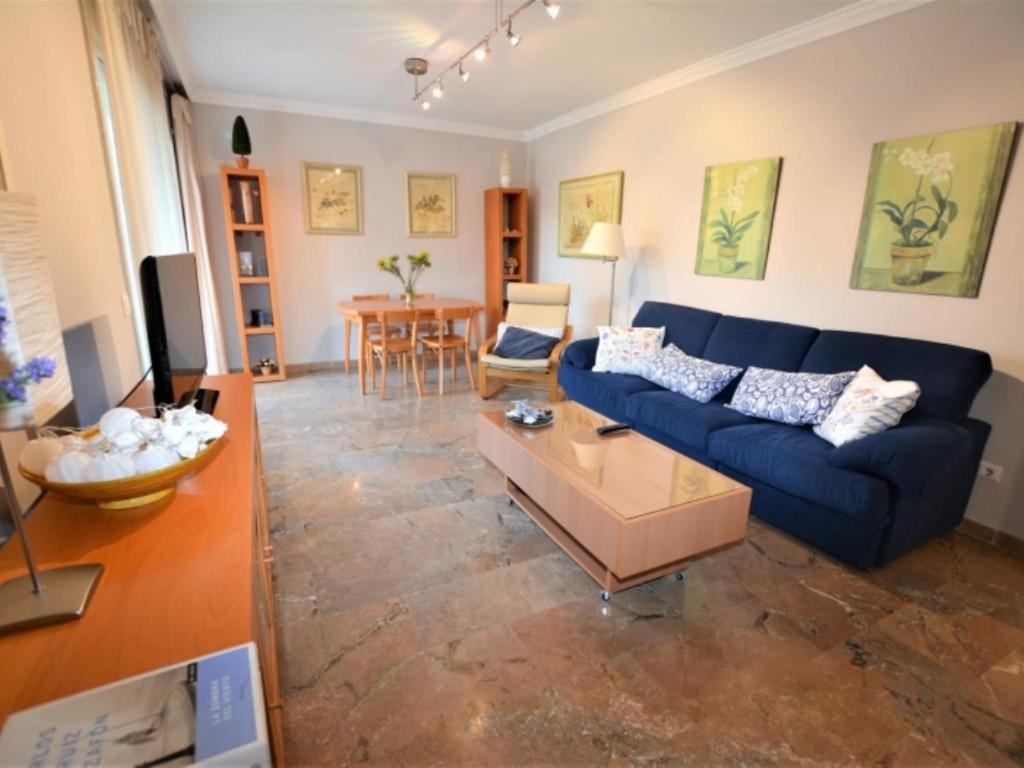 Apartamento Para Familias Con Piscina En Calafell, 6 Personas. Parking.