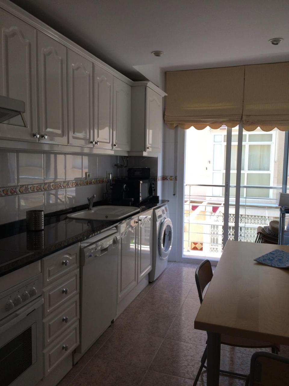 Apartamento Para Familias Con Piscina En Calafell, 6 Personas. Parking. 1